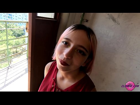 ❤️ Cov tub ntxhais kawm Sensual Sucks ib tug neeg txawv txawv nyob rau hauv lub Outback - Cum ntawm nws lub ntsej muag ❤️❌ Liab porn ntawm peb ❌️ Ib